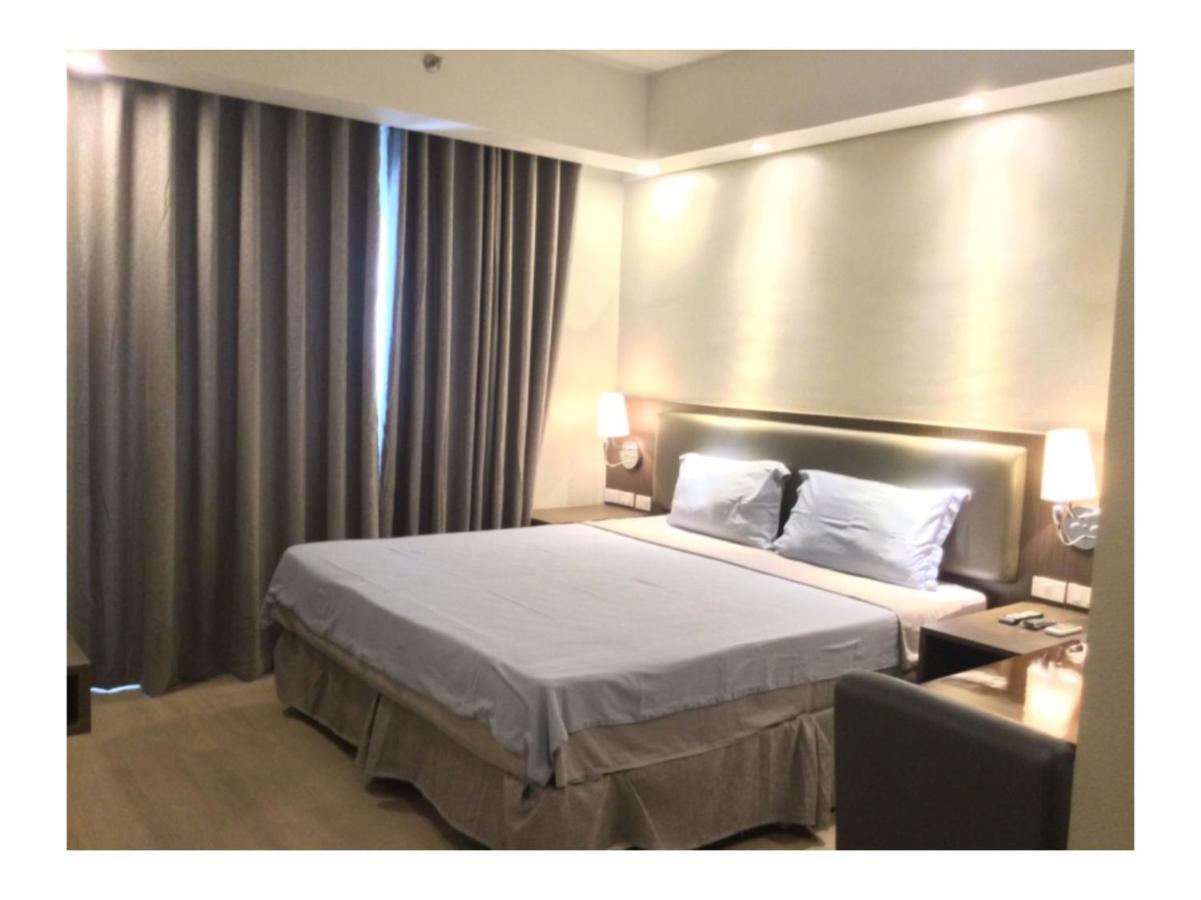 Capital O 804 The Residences At Bonifacio Civic Center Manila Exterior photo