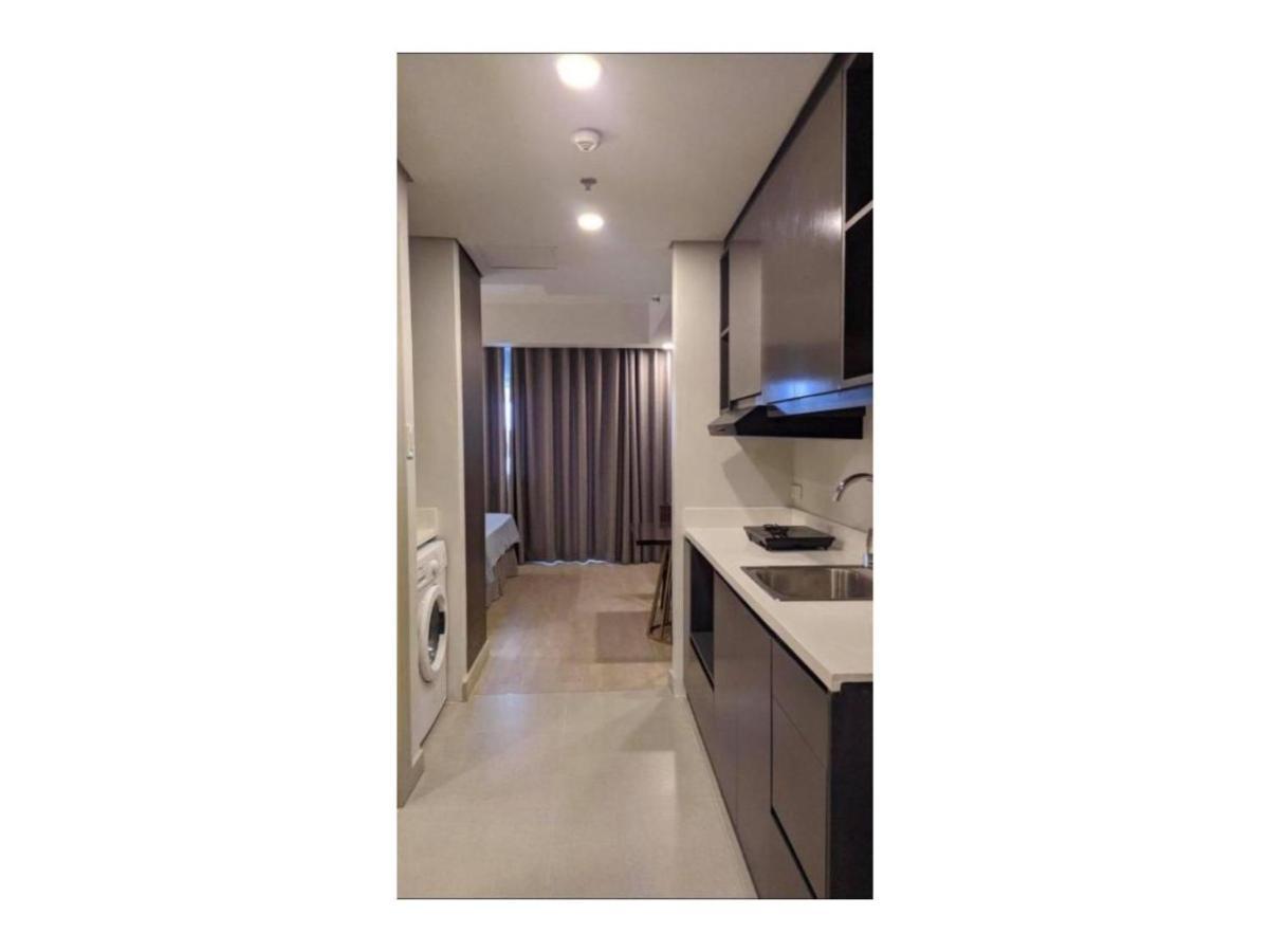 Capital O 804 The Residences At Bonifacio Civic Center Manila Exterior photo