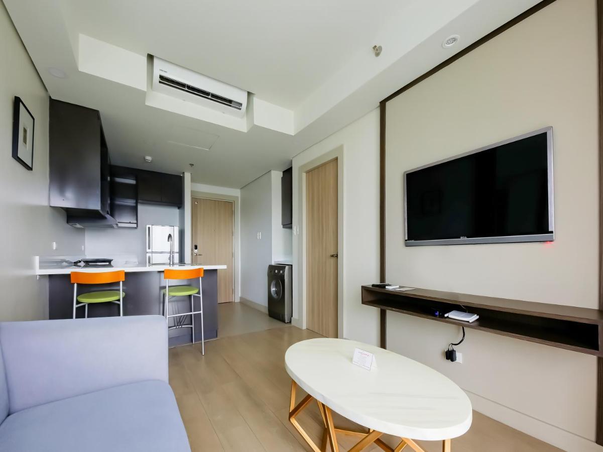 Capital O 804 The Residences At Bonifacio Civic Center Manila Exterior photo
