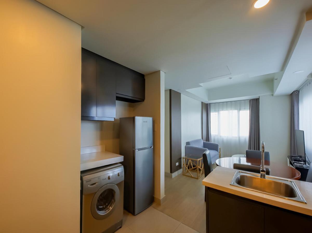 Capital O 804 The Residences At Bonifacio Civic Center Manila Exterior photo