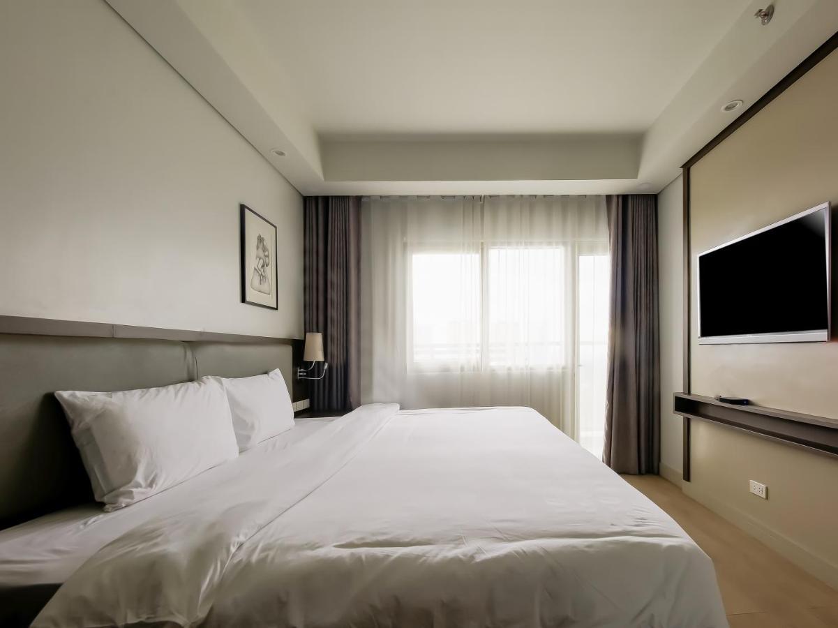 Capital O 804 The Residences At Bonifacio Civic Center Manila Exterior photo