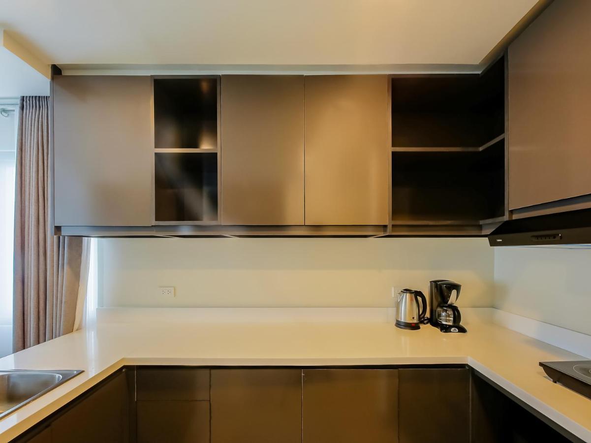 Capital O 804 The Residences At Bonifacio Civic Center Manila Exterior photo