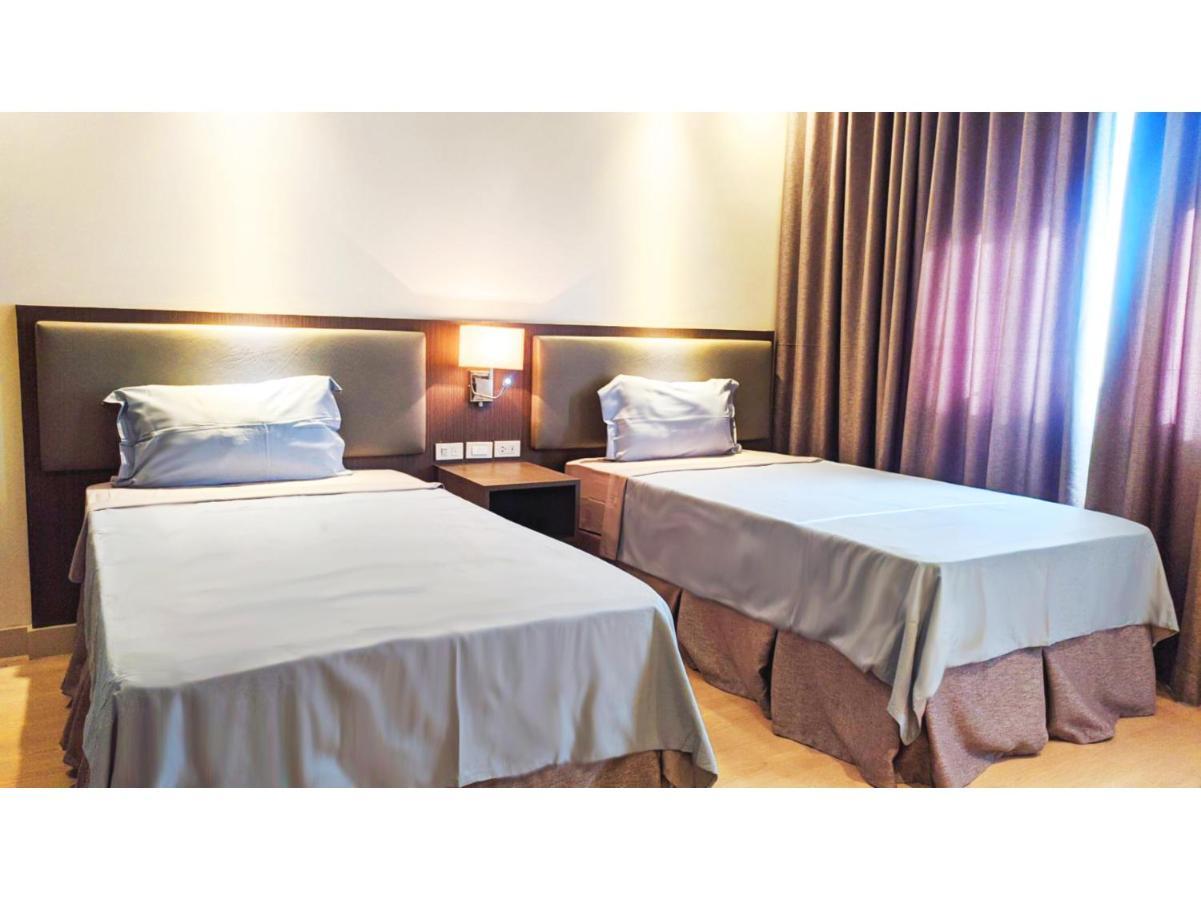 Capital O 804 The Residences At Bonifacio Civic Center Manila Exterior photo