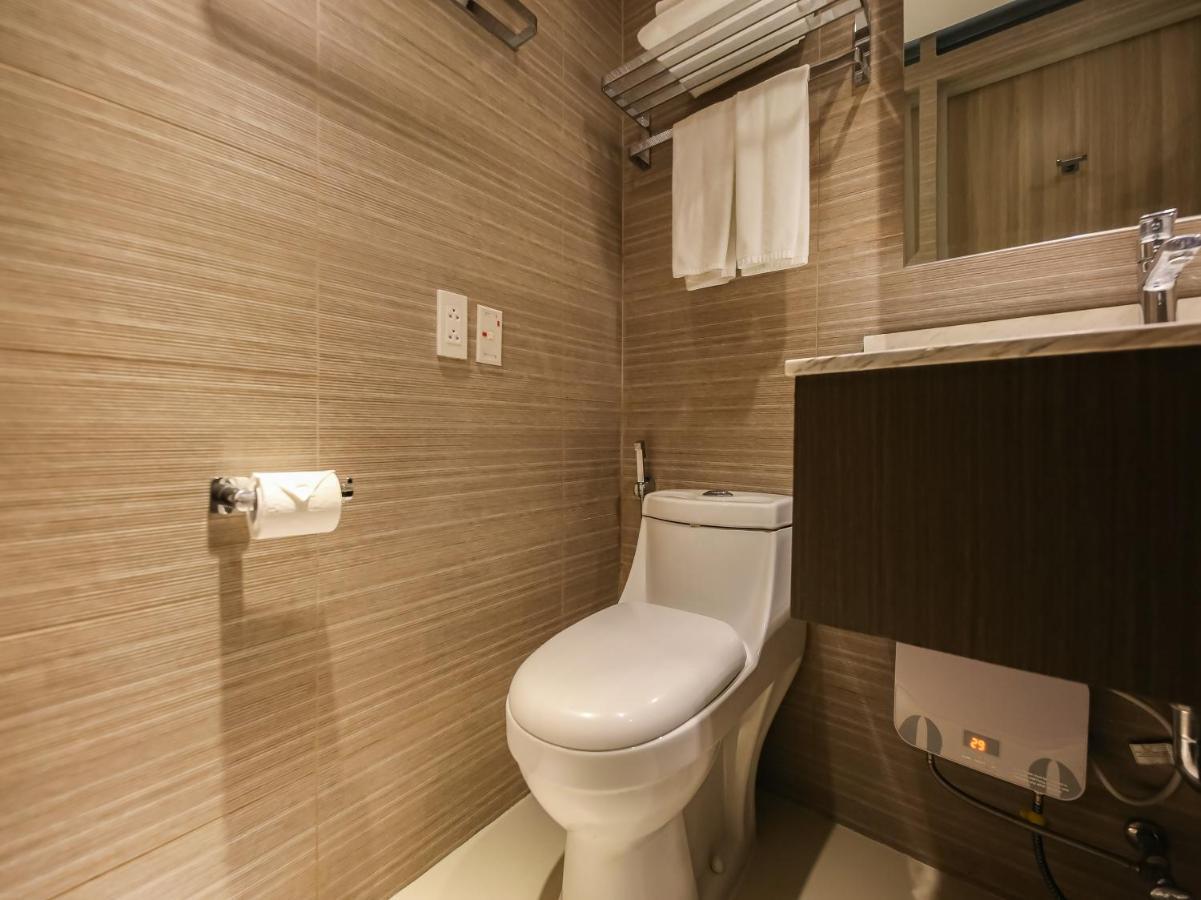 Capital O 804 The Residences At Bonifacio Civic Center Manila Exterior photo